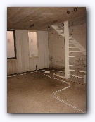 Middle floor hallway - there'll be a toilet in the back there